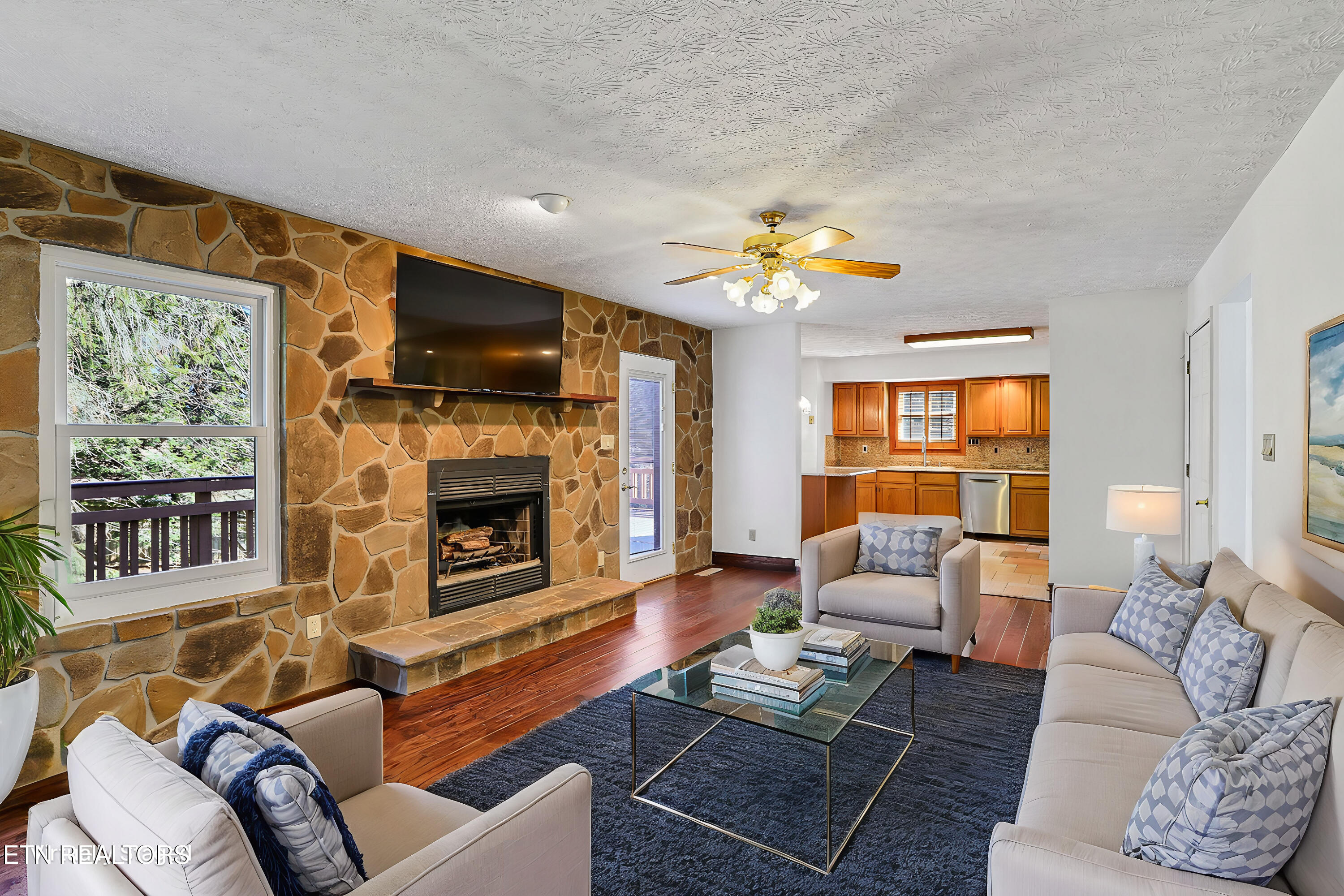 7024 Chartwell Road Knoxville, TN 37931 - Photo 17 of 31 7024-Chartwell-Rd-59 - Living Room - Mod