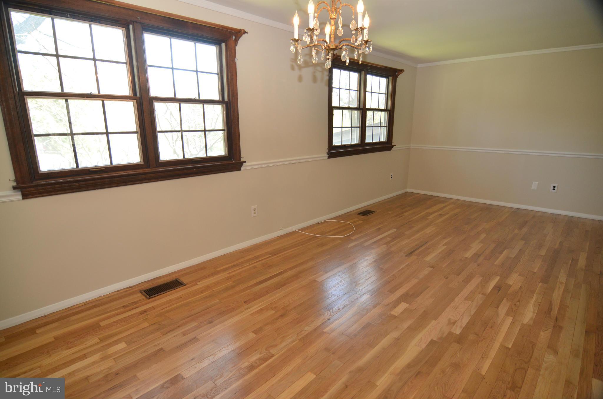 8612 Snowden Loop Laurel, MD 20708 - Photo 5 of 30 Living Room