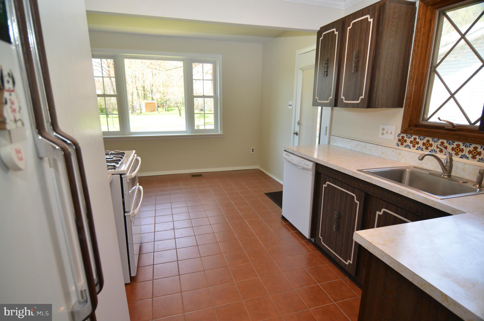 8612 Snowden Loop Laurel, MD 20708 - Photo 10 of 30 Kitchen