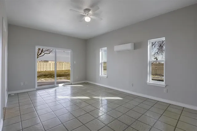 $1,750 | 438 Edna Road, Waxahachie, TX 75165