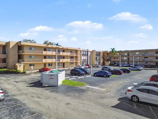 $290,000 | 8401 Southwest 107th Avenue, Unit 311E, Miami, FL 33173