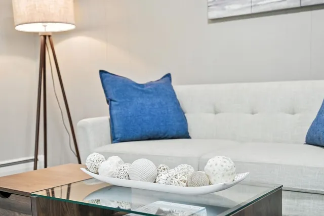 $299,000 | 17 Pebble Mill Road, Springfield, MA 01118