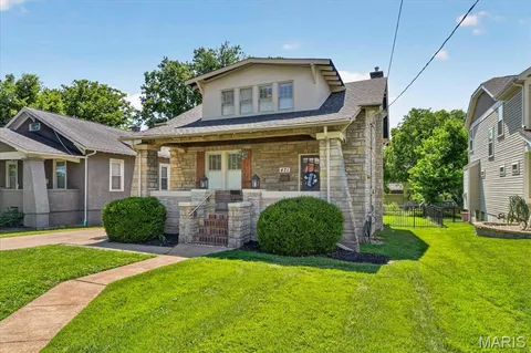 $439,900 | 471 South Clay Avenue, St. Louis, MO 63122