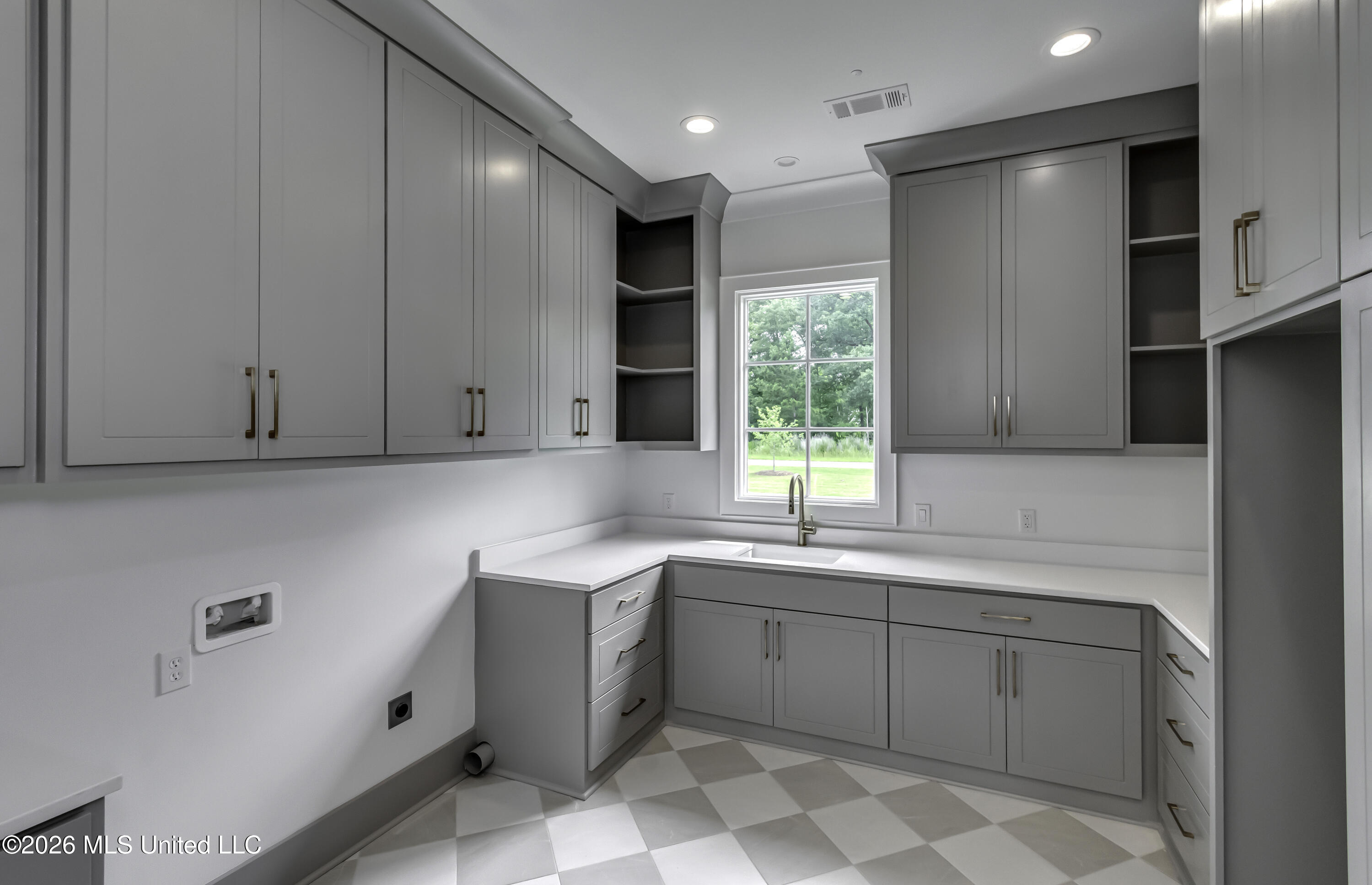 115 Hidden Glades Ridgeland, MS 39157 - Photo 29 of 65 Laundry Room