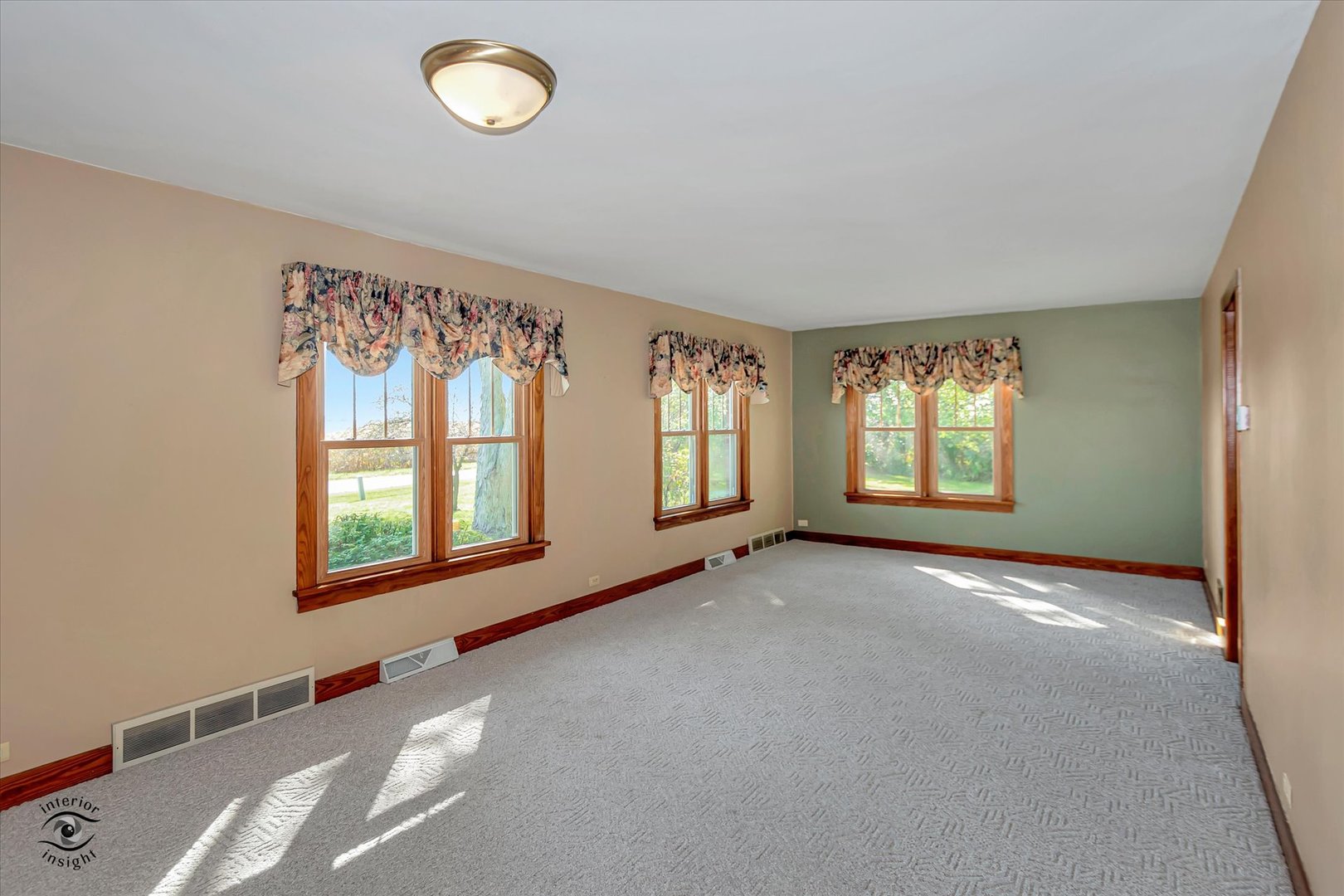 16615 West 2000N Road Reddick, IL 60961 - Photo 18 of 21 an empty room with windows and mirror