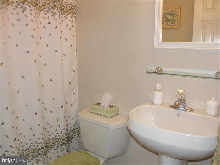 15 Sunset Road Burlington, NJ 08016 - Photo 12 of 24 Bathroom