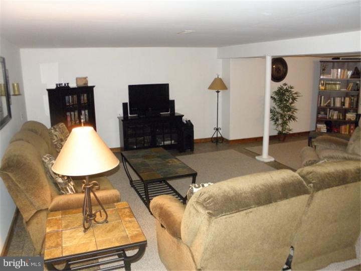15 Sunset Road Burlington, NJ 08016 - Photo 13 of 24 Family Room