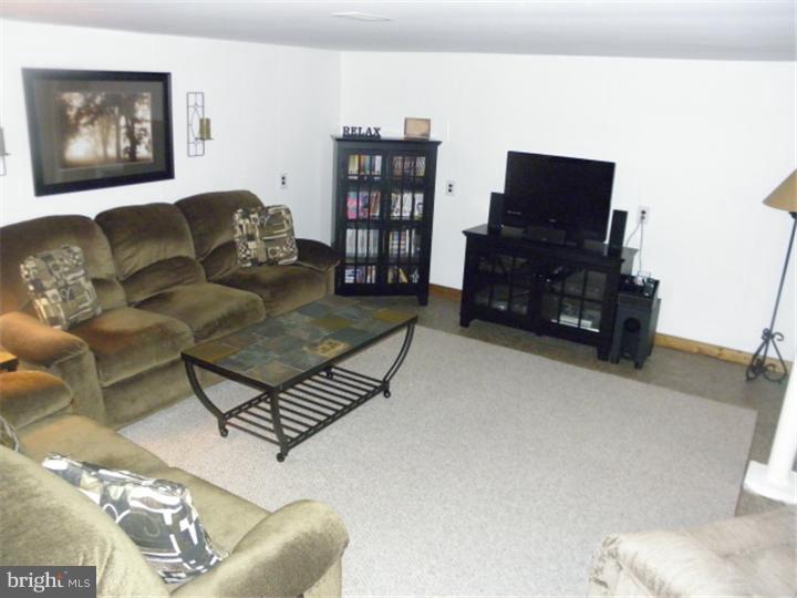 15 Sunset Road Burlington, NJ 08016 - Photo 14 of 24 Family Room