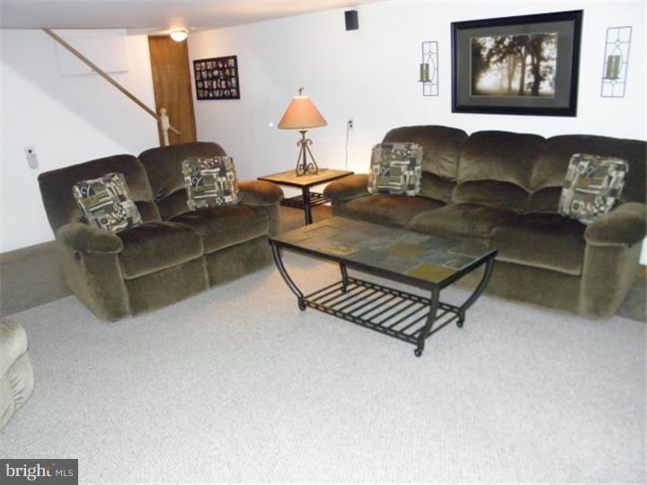 15 Sunset Road Burlington, NJ 08016 - Photo 15 of 24 Family Room
