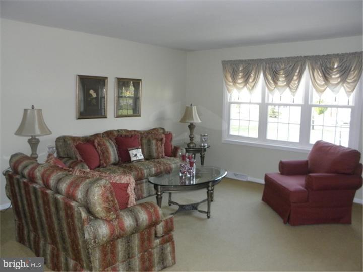 15 Sunset Road Burlington, NJ 08016 - Photo 3 of 24 Living Room