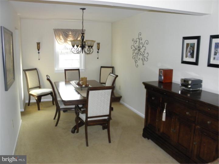 15 Sunset Road Burlington, NJ 08016 - Photo 4 of 24 Dining Room