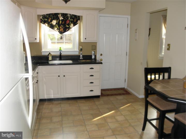 15 Sunset Road Burlington, NJ 08016 - Photo 6 of 24 Kitchen
