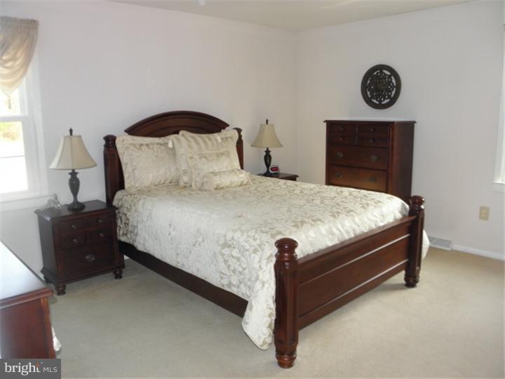 15 Sunset Road Burlington, NJ 08016 - Photo 8 of 24 Bedroom - Main