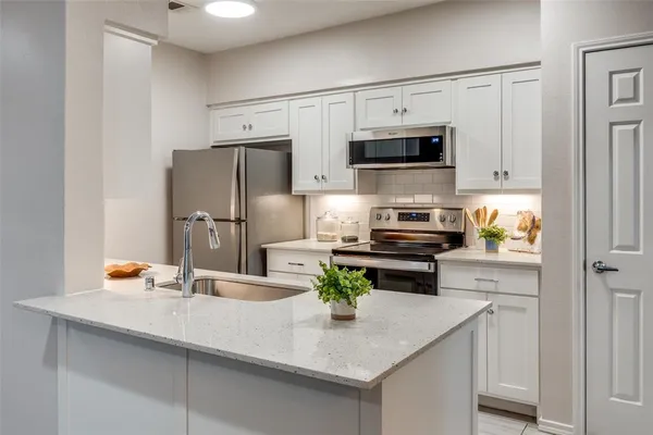 $2,695 | 4501 Druid Lane, Unit 1104, Dallas, TX 75205
