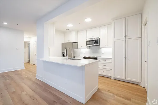 $2,695 | 4501 Druid Lane, Unit 1104, Dallas, TX 75205