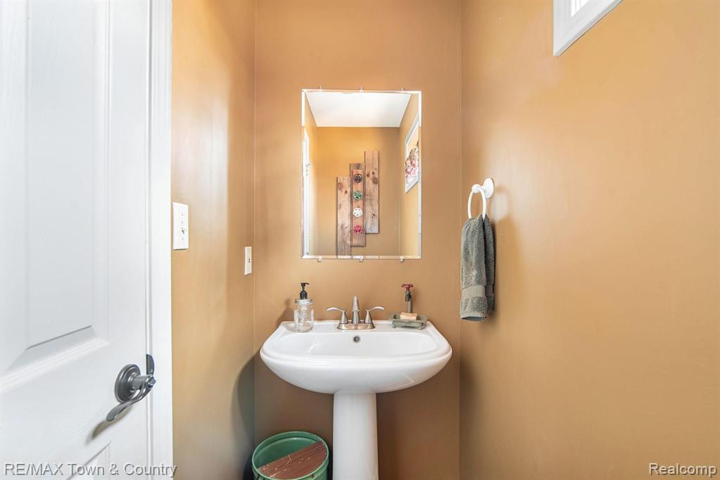 8101 Nichols Road Flushing, MI 48433 - Photo 12 of 41