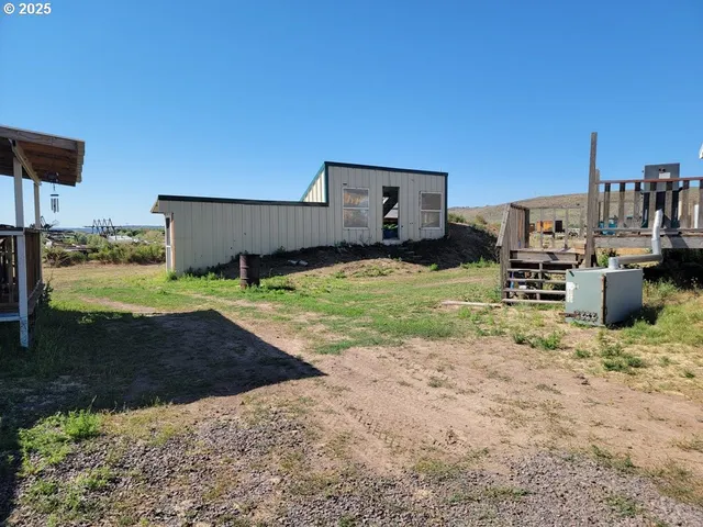 a view of a backyard of the house