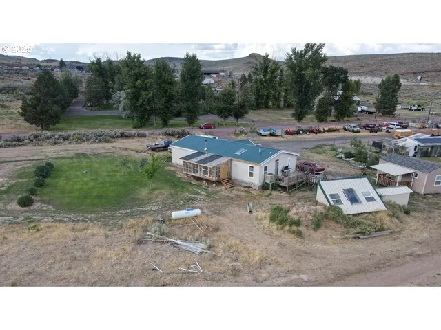 a view of outdoor space with city view