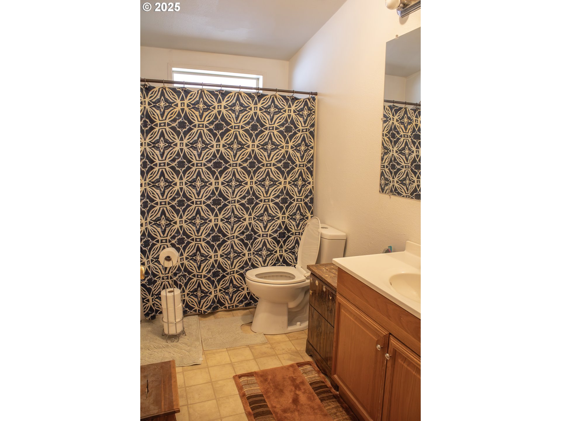29388 Wrecking Yard Lane Hines, OR 97738 - Photo 37 of 39 a bathroom with a toilet a sink and a shower