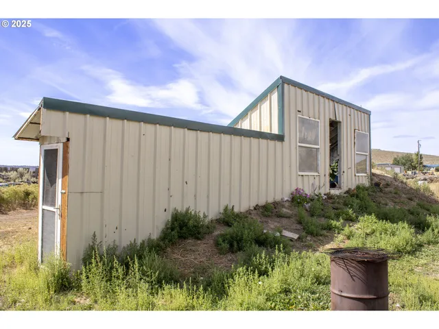 $700,000 | 29388 Wrecking Yard Lane, Hines, OR 97738