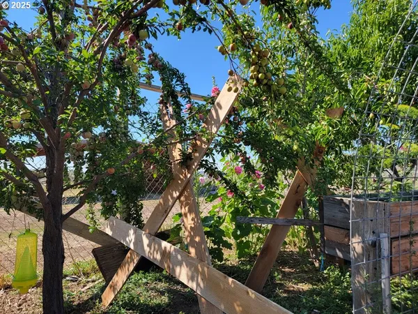 $700,000 | 29388 Wrecking Yard Lane, Hines, OR 97738