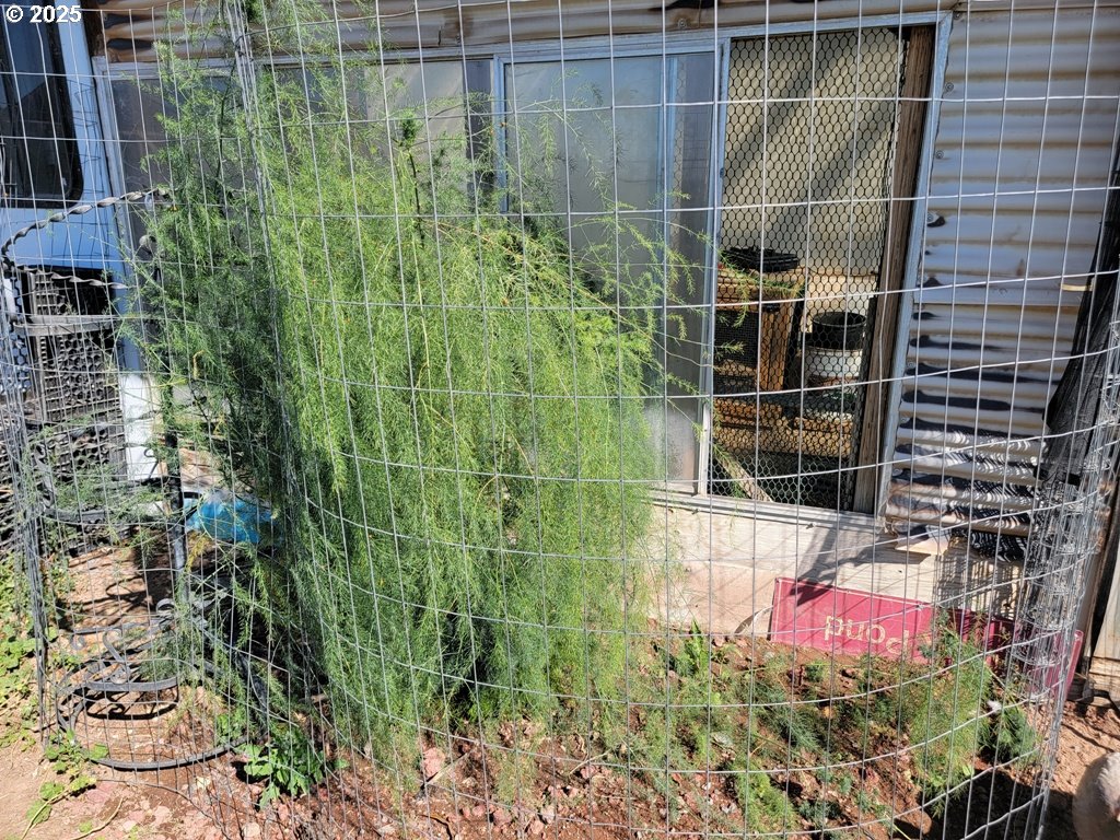 29388 Wrecking Yard Lane Hines, OR 97738 - Photo 7 of 39 a view of shower