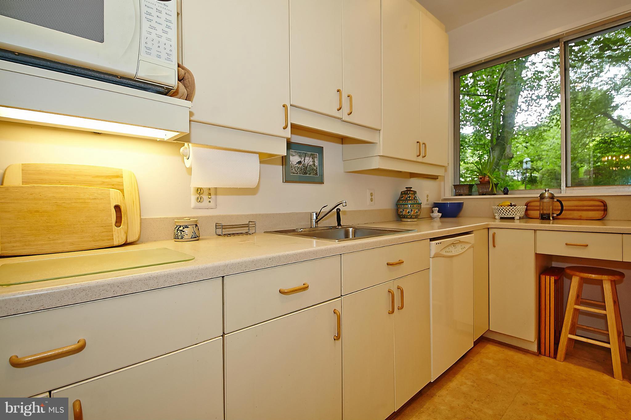 11412 Orchard Lane Reston, VA 20190 - Photo 8 of 30 Kitchen