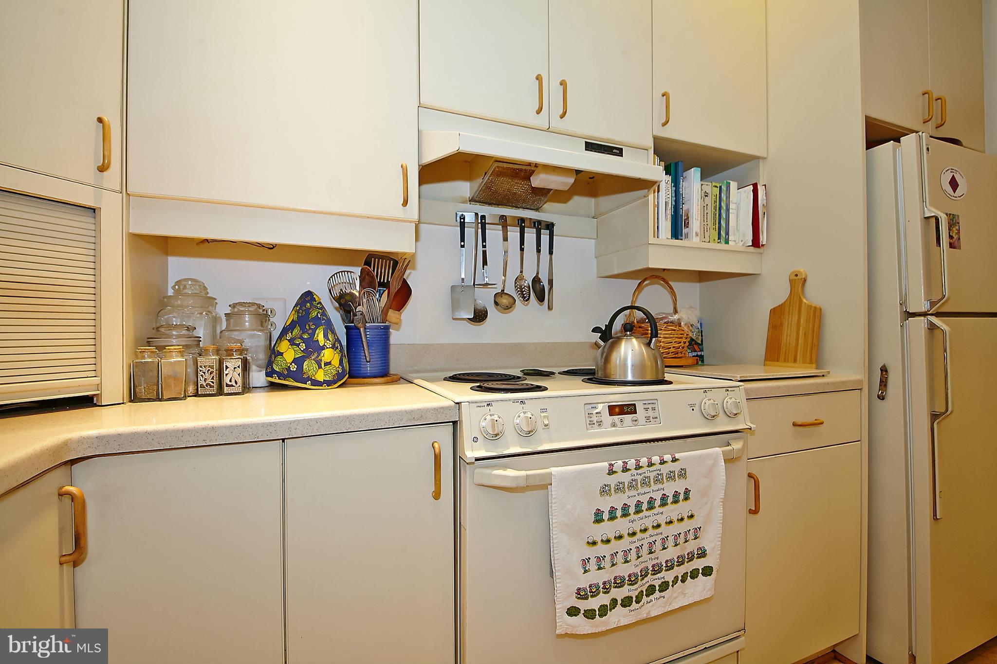 11412 Orchard Lane Reston, VA 20190 - Photo 10 of 30 Kitchen