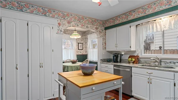 $344,900 | 243 Capen Boulevard, Amherst, NY 14226