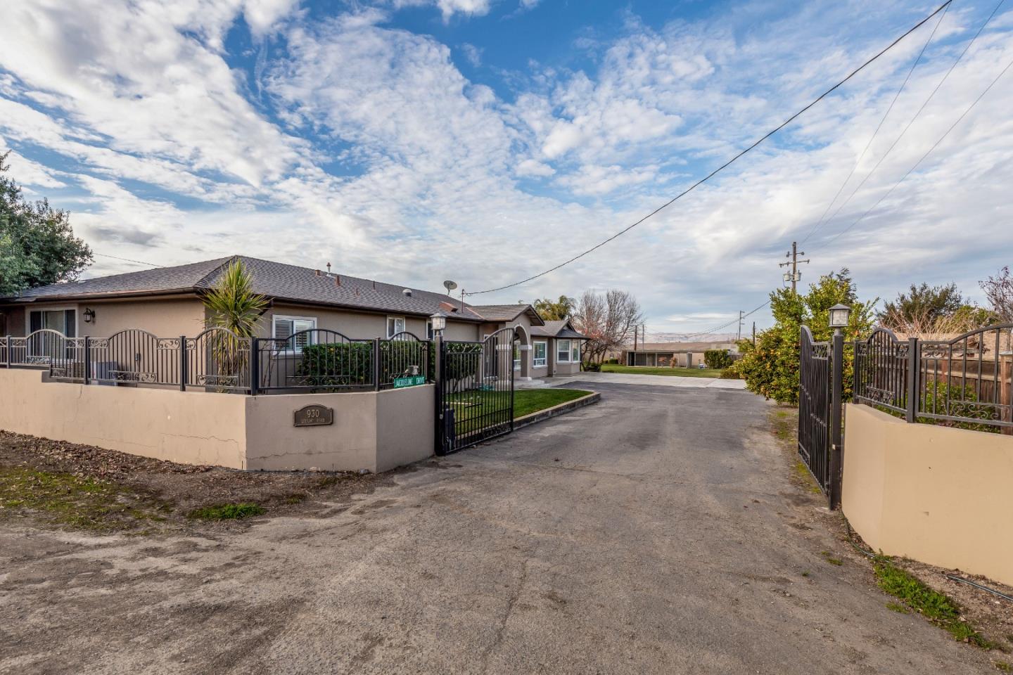 930 Wright Road Hollister, CA 95023 - Photo 1 of 37 Gallery Image 1