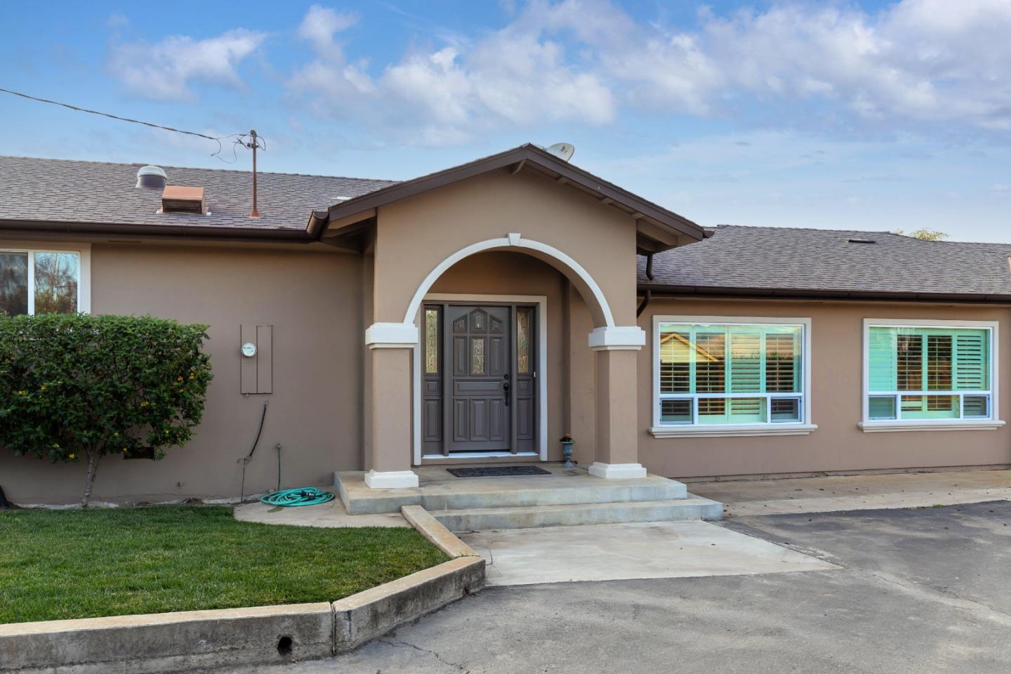 930 Wright Road Hollister, CA 95023 - Photo 2 of 37 Gallery Image 2