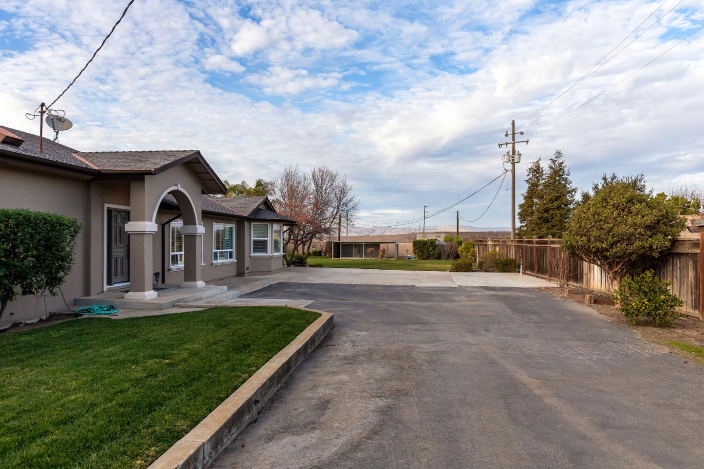 930 Wright Road Hollister, CA 95023 - Photo 3 of 37 Gallery Image 3