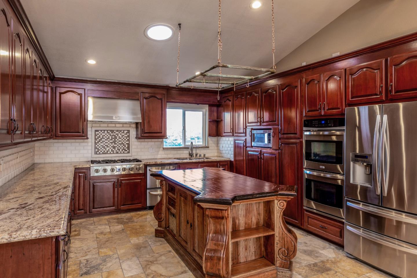 930 Wright Road Hollister, CA 95023 - Photo 5 of 37 Gallery Image 5