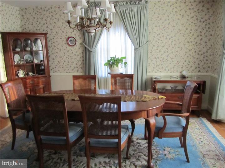 19 Dewey Road Cheltenham, PA 19012 - Photo 5 of 25 Dining Room