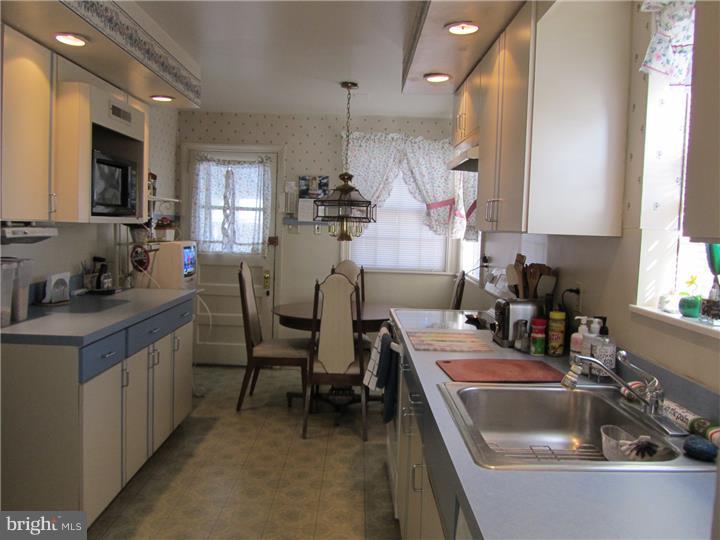 19 Dewey Road Cheltenham, PA 19012 - Photo 8 of 25 Kitchen