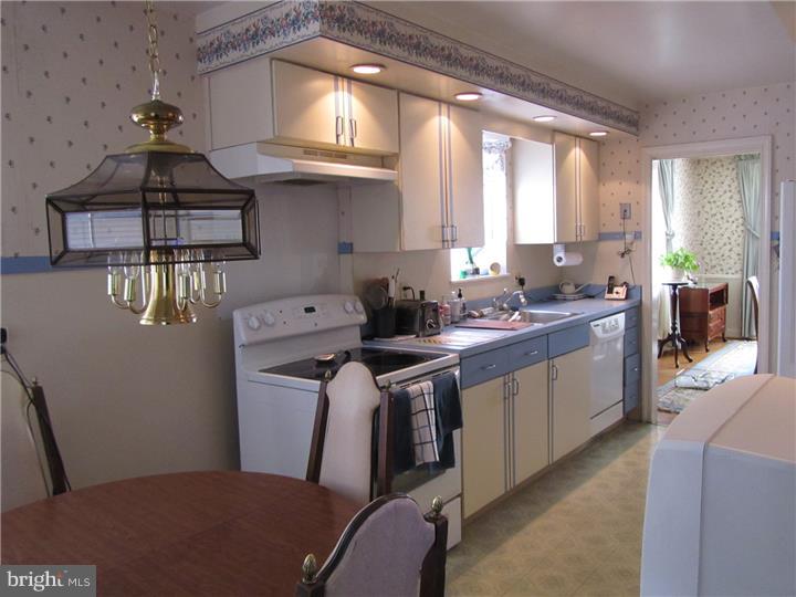 19 Dewey Road Cheltenham, PA 19012 - Photo 10 of 25 Kitchen