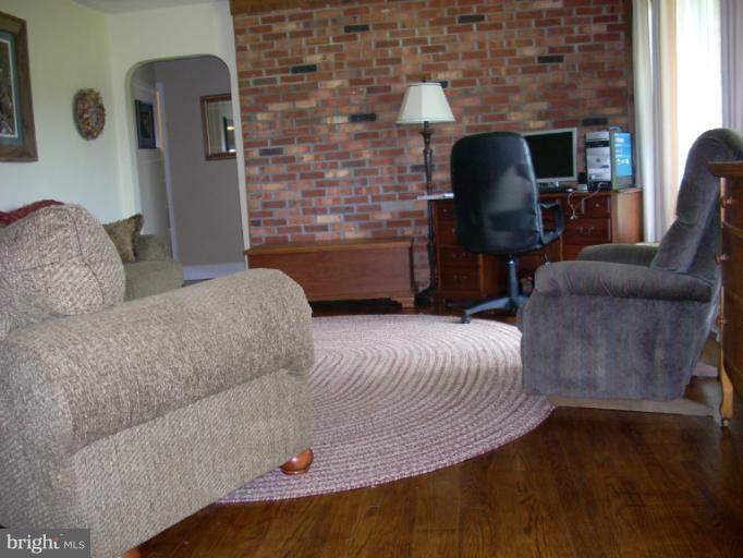 9010 Indiantown Road King George, VA 22485 - Photo 13 of 19 Living Room