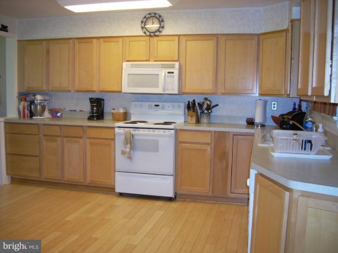 9010 Indiantown Road King George, VA 22485 - Photo 15 of 19 Kitchen with Bamboo Flooring