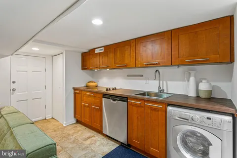 $615,000 | 3028 Park Place Northwest, Washington, DC 20001