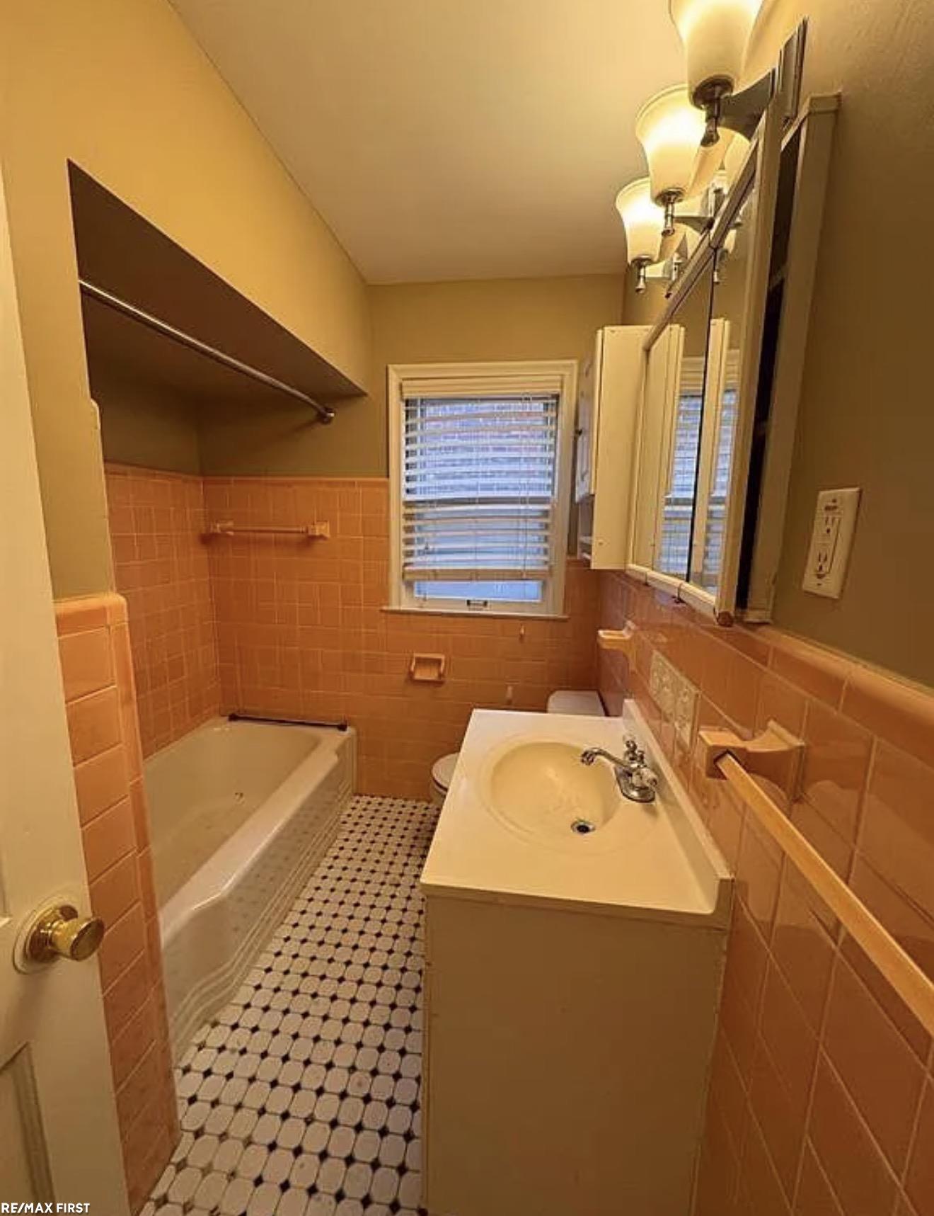 1992 Hawthorne Road Grosse Pointe, MI 48236 - Photo 13 of 14