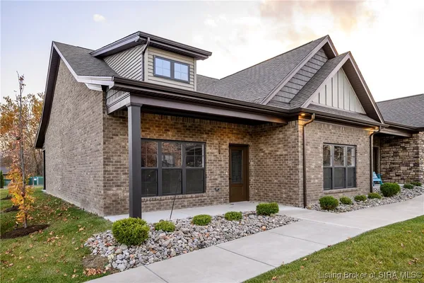 $345,000 | 901 Glenwood Gardens Drive, Sellersburg, IN 47172