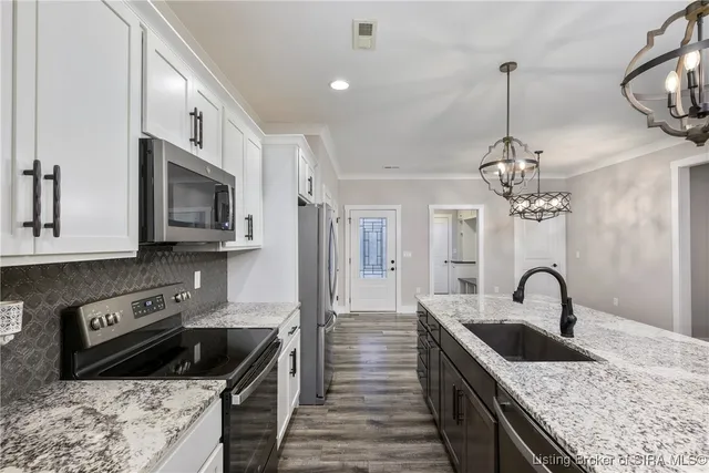 $345,000 | 901 Glenwood Gardens Drive, Sellersburg, IN 47172