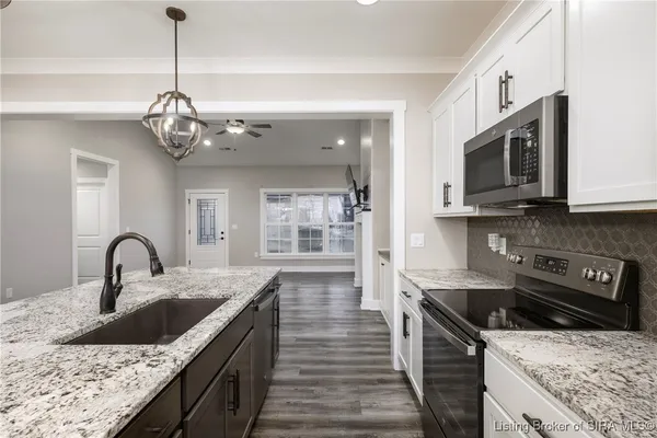 $345,000 | 901 Glenwood Gardens Drive, Sellersburg, IN 47172