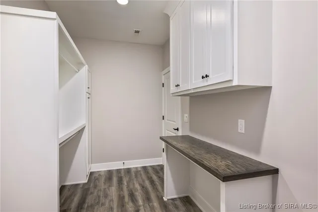 $345,000 | 901 Glenwood Gardens Drive, Sellersburg, IN 47172