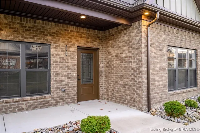 $345,000 | 901 Glenwood Gardens Drive, Sellersburg, IN 47172