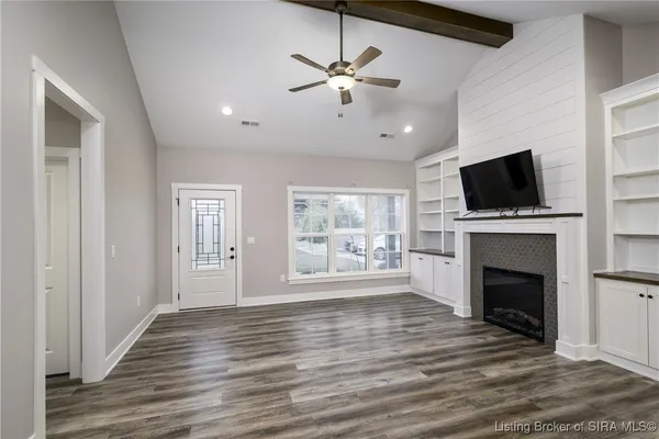 $345,000 | 901 Glenwood Gardens Drive, Sellersburg, IN 47172