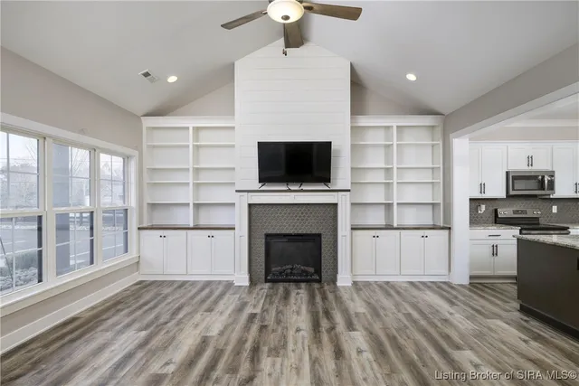 $345,000 | 901 Glenwood Gardens Drive, Sellersburg, IN 47172