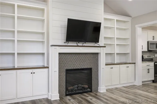 $345,000 | 901 Glenwood Gardens Drive, Sellersburg, IN 47172