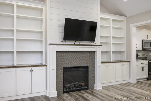 $345,000 | 901 Glenwood Gardens Drive, Sellersburg, IN 47172