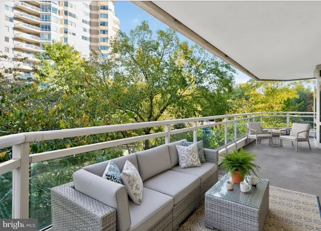 $1,700,000 | 5630 Wisconsin Avenue, Unit 406, Chevy Chase, MD 20815